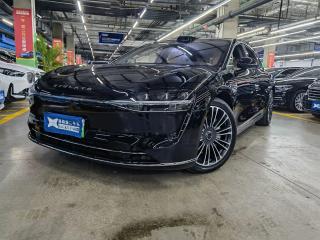 Houzer Sedan