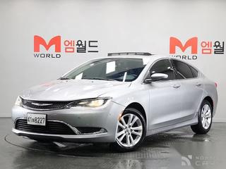 Chrysler 200