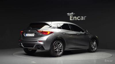 Infiniti Q30