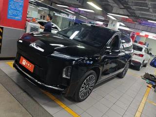 Nio Es8