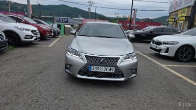 Lexus CT200h