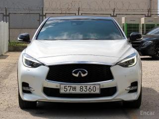 Infiniti Q30