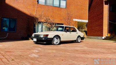 Saab 900