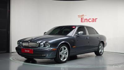 Jaguar XJ-8