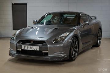 Nissan GT-R