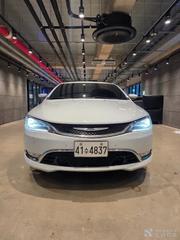 Chrysler 200