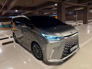 Lexus LM