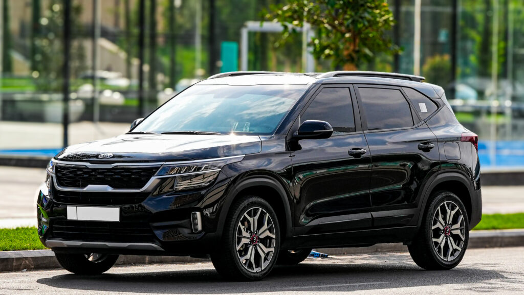 Цены на Kia Seltos в России упали: кроссовер теперь доступен от 1,9 млн рублей