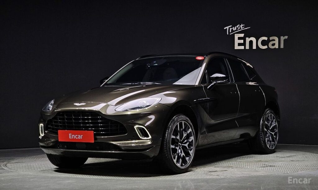 Astonmartin DBX 2021