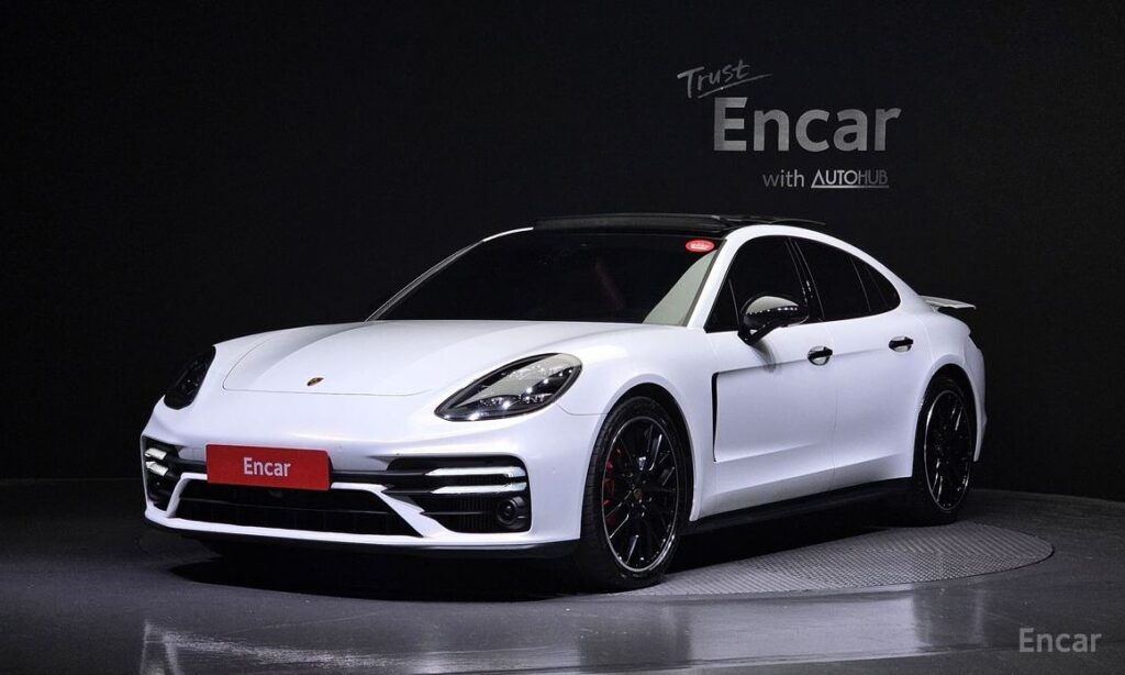 Porsche Panamera 2021
