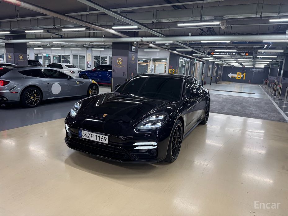 Porsche Panamera 2023