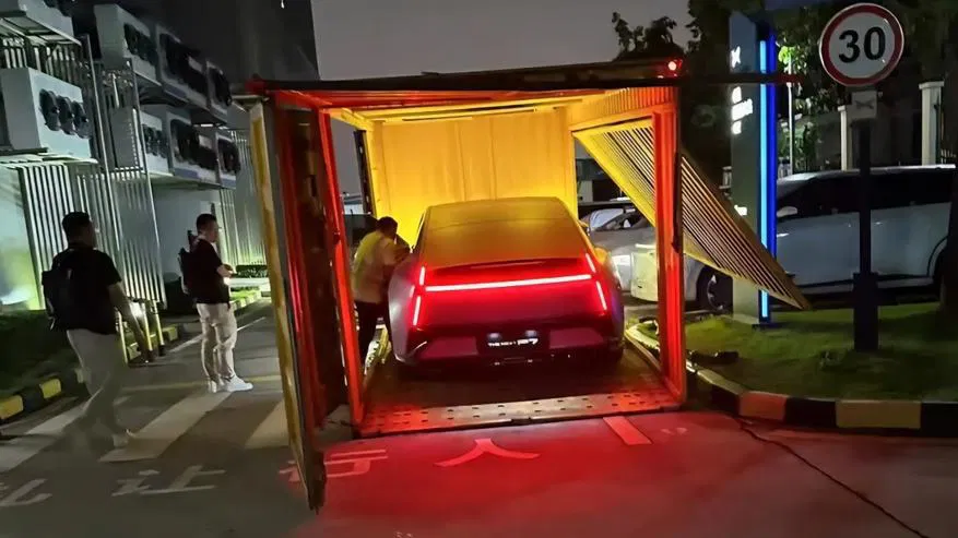 XPeng вывел на дороги Китая обновленный P7 с мощностью до 586 л.с.