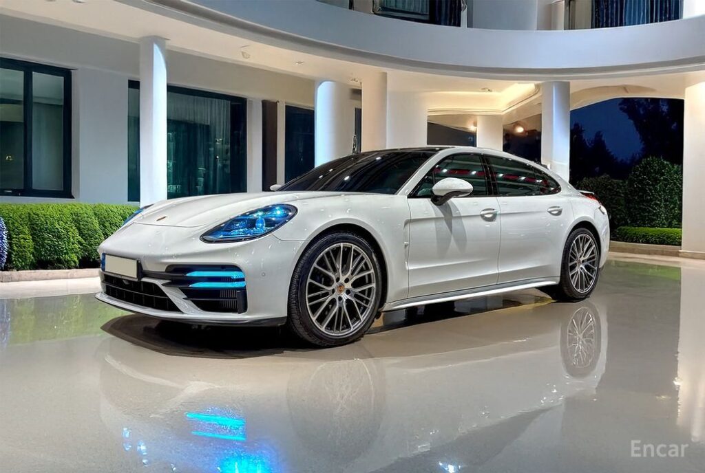 Porsche Panamera 2021