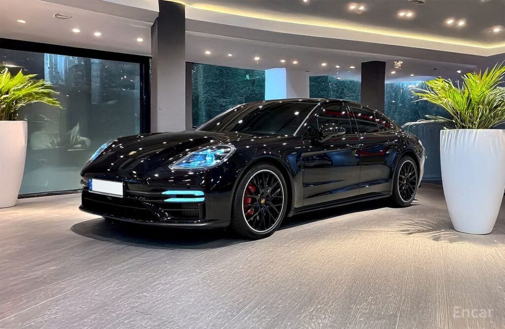 Porsche Panamera 2021