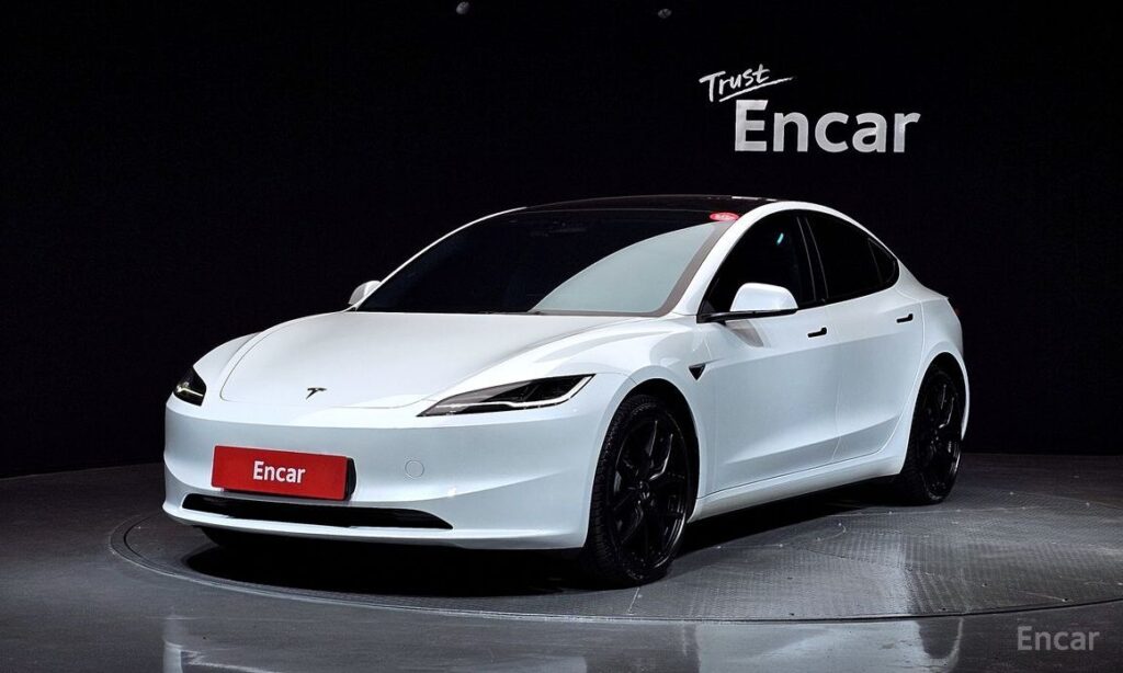 Tesla Model 3 2024