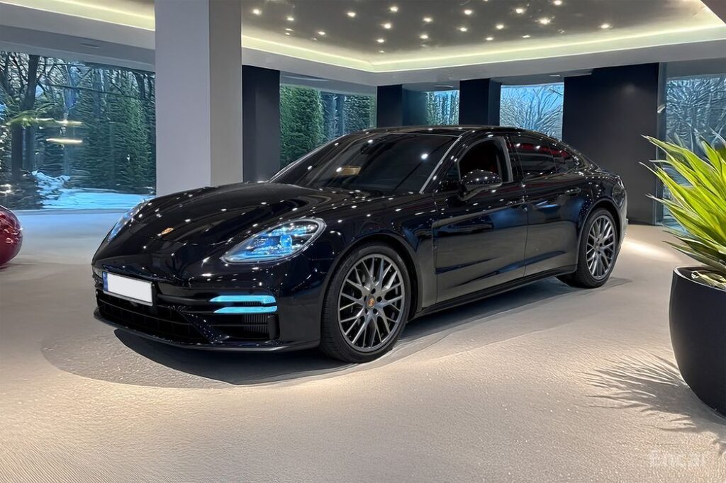 Porsche Panamera 2021