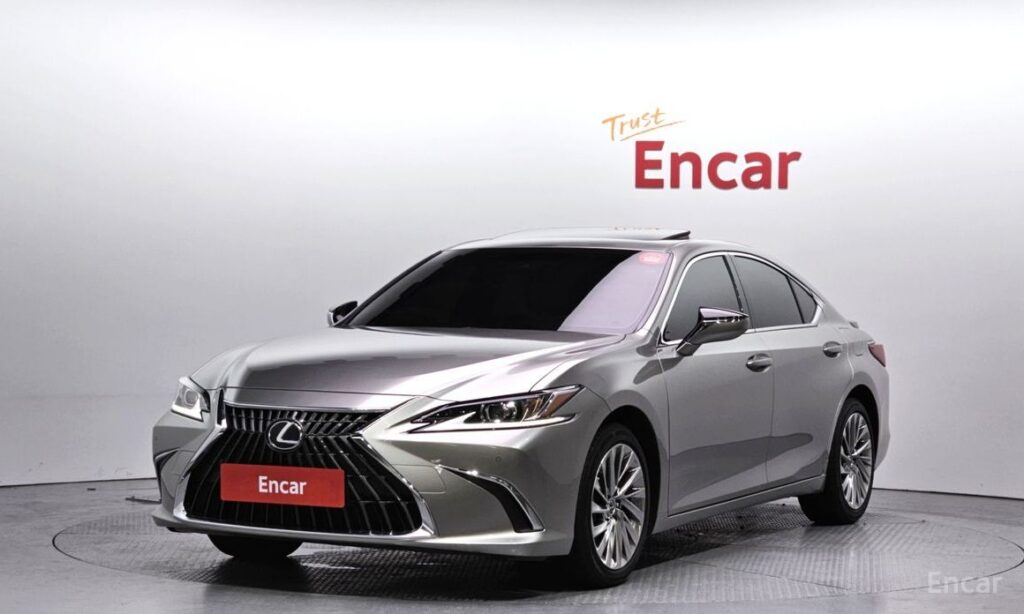 Lexus ES 2025