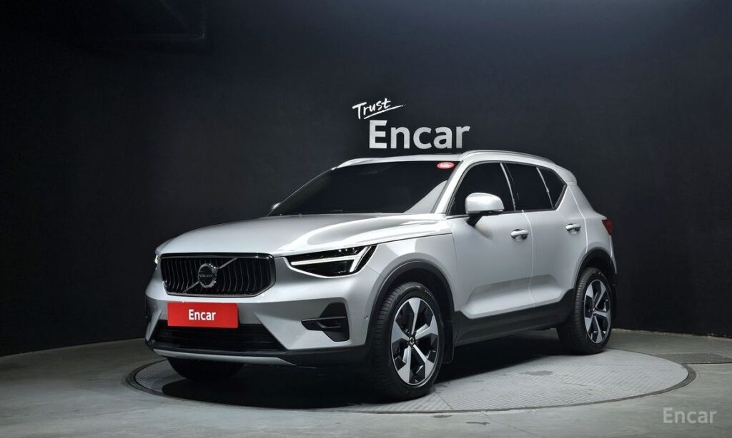 Volvo XC40 2025