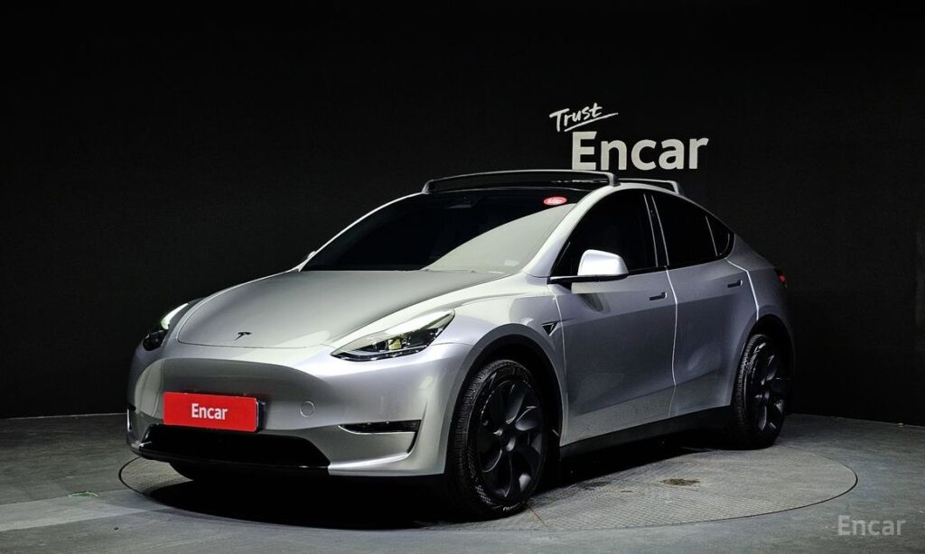 Tesla Model Y 2024