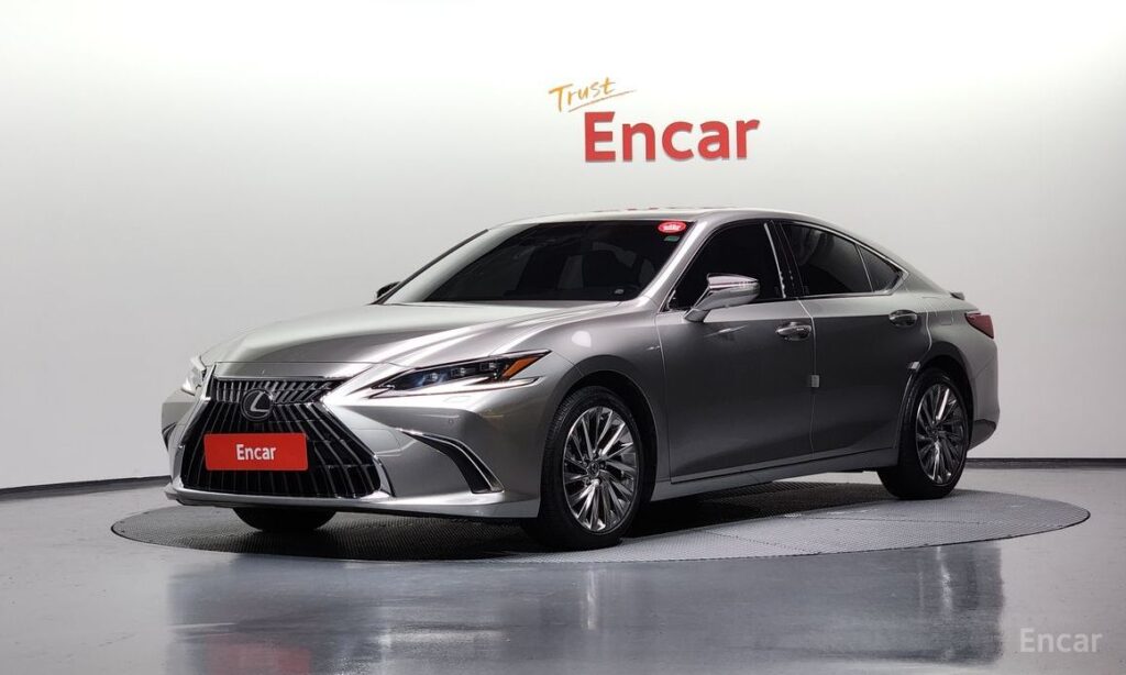 Lexus ES 2025