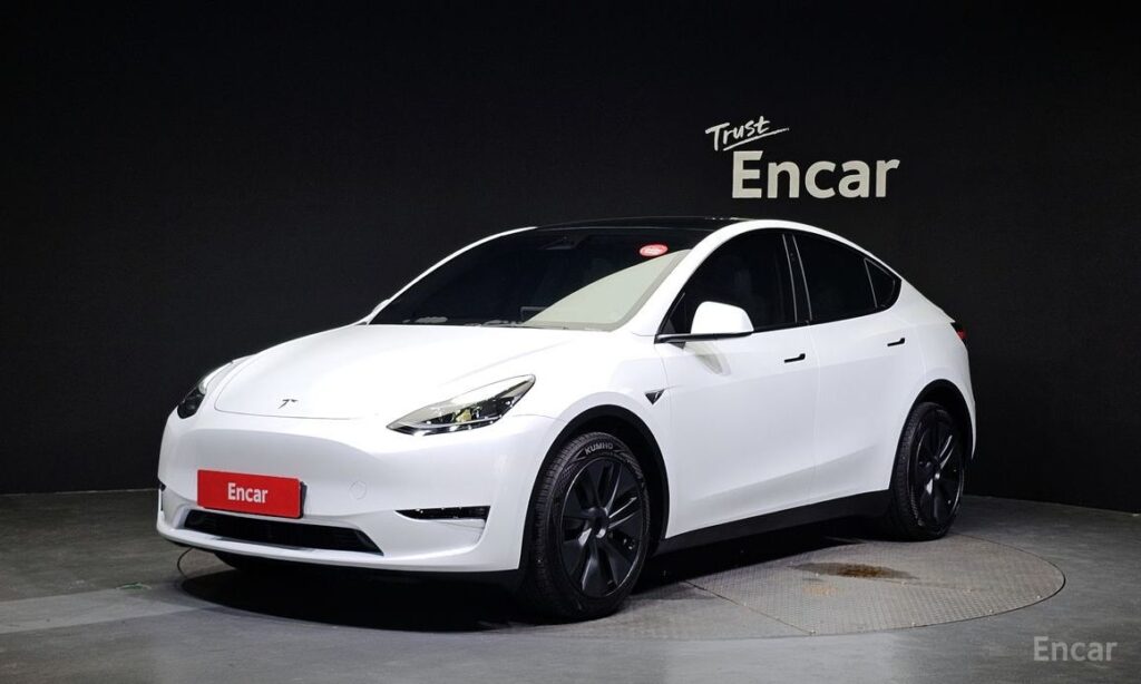 Tesla Model Y 2024