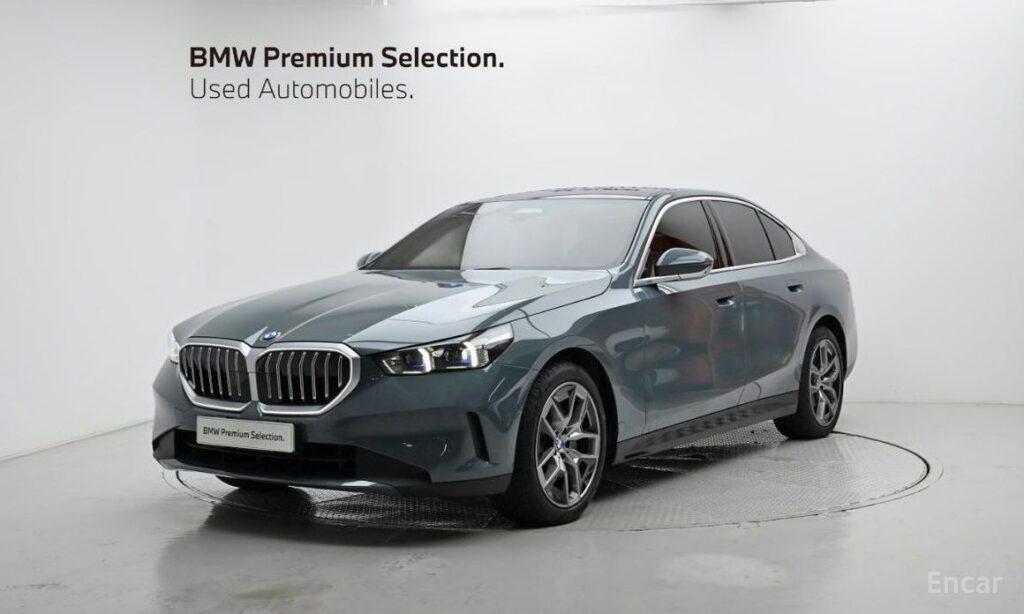 BMW 5-Series 2024