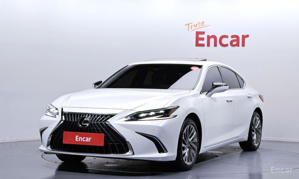 Lexus ES 2025