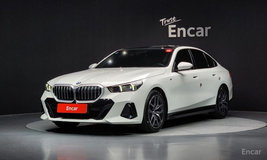 BMW 5-Series 2024