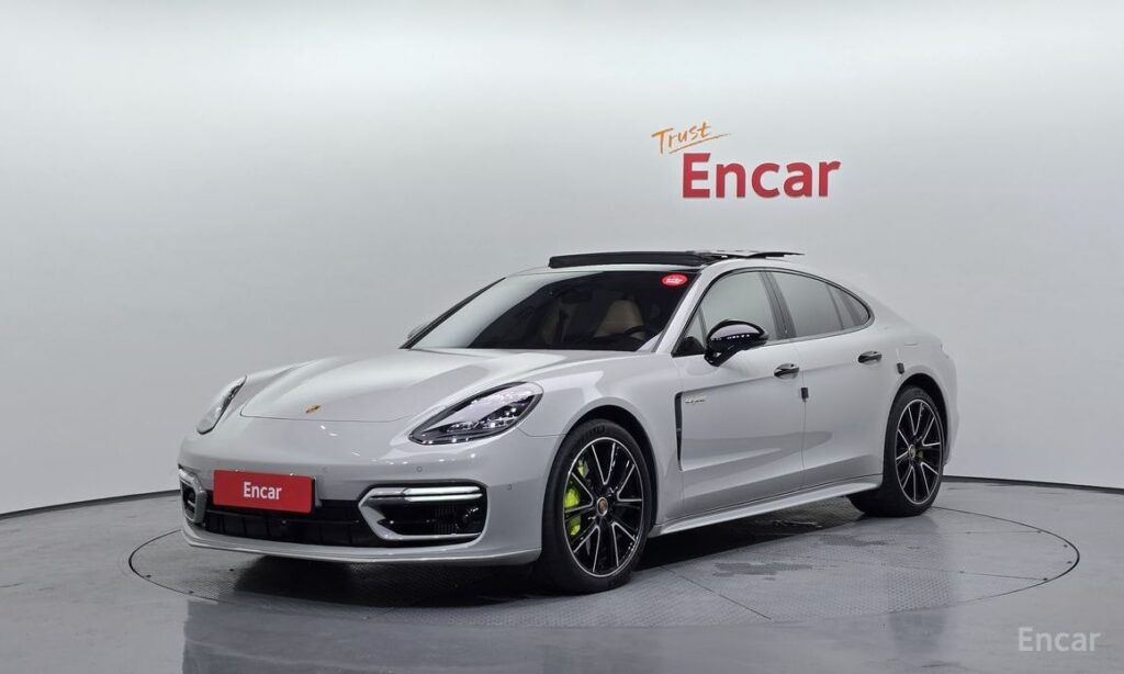 Porsche Panamera 2021