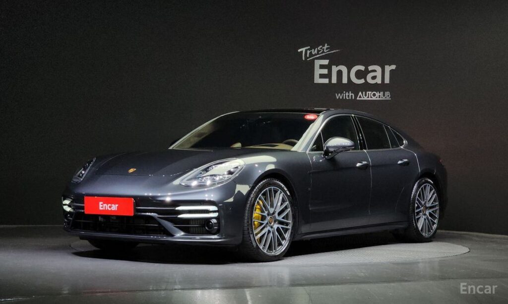 Porsche Panamera 2023