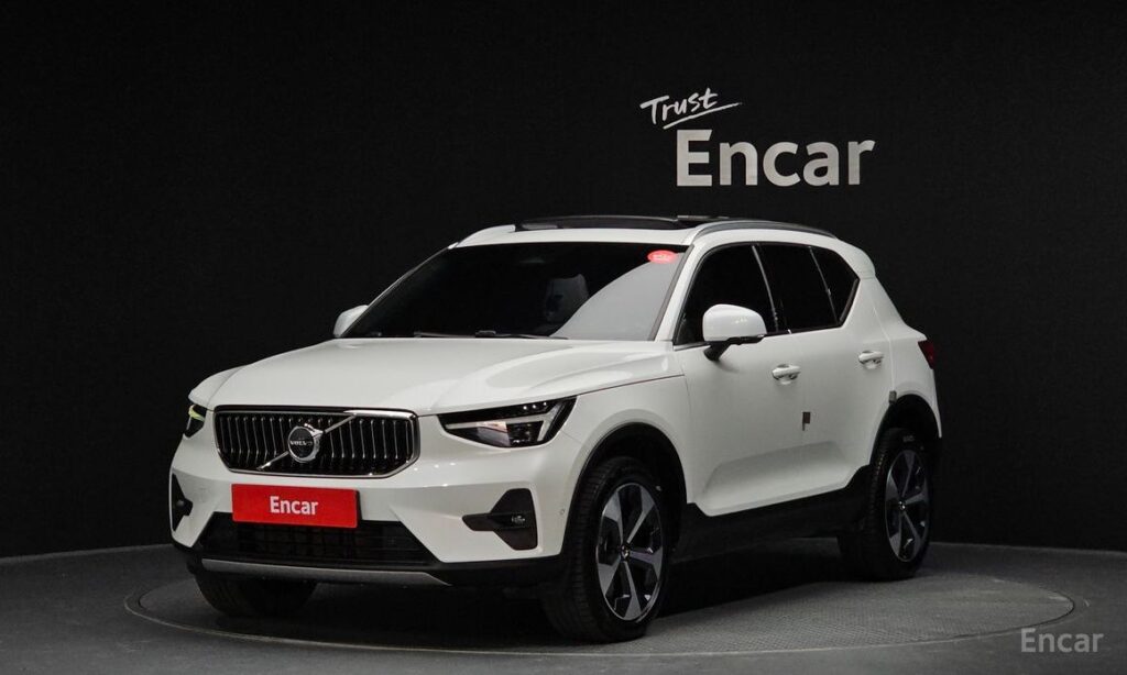 Volvo XC40 2025