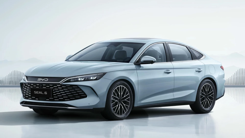Гибридный седан BYD Seal 6 вышел в предзаказ