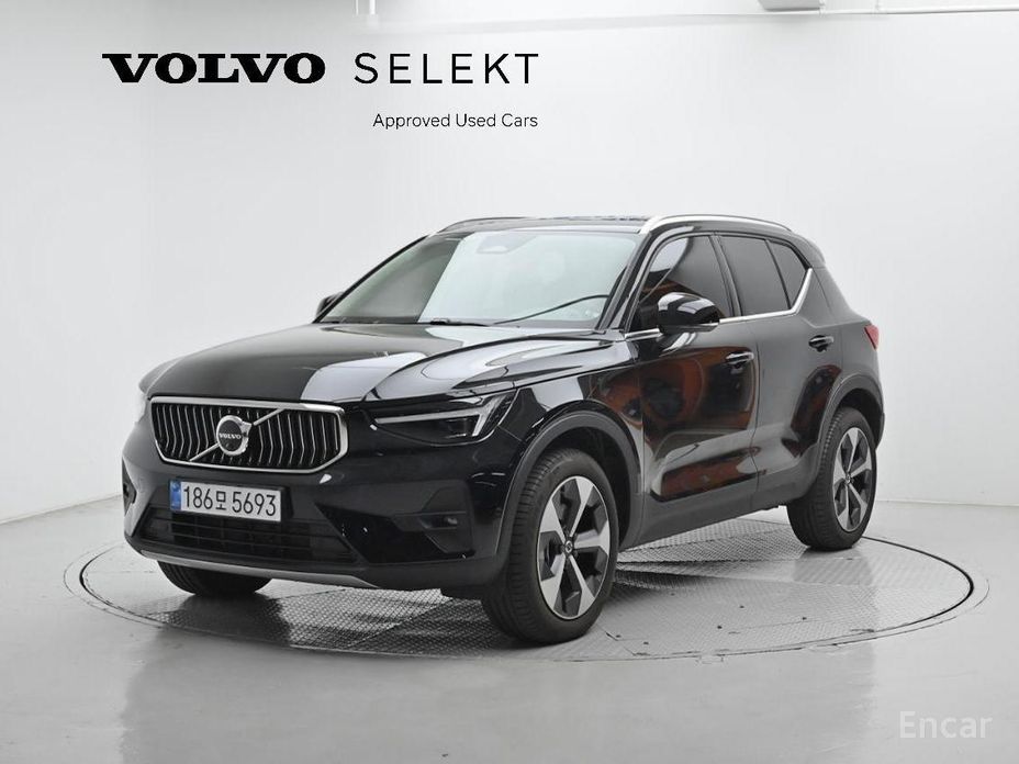 Volvo XC40 2025