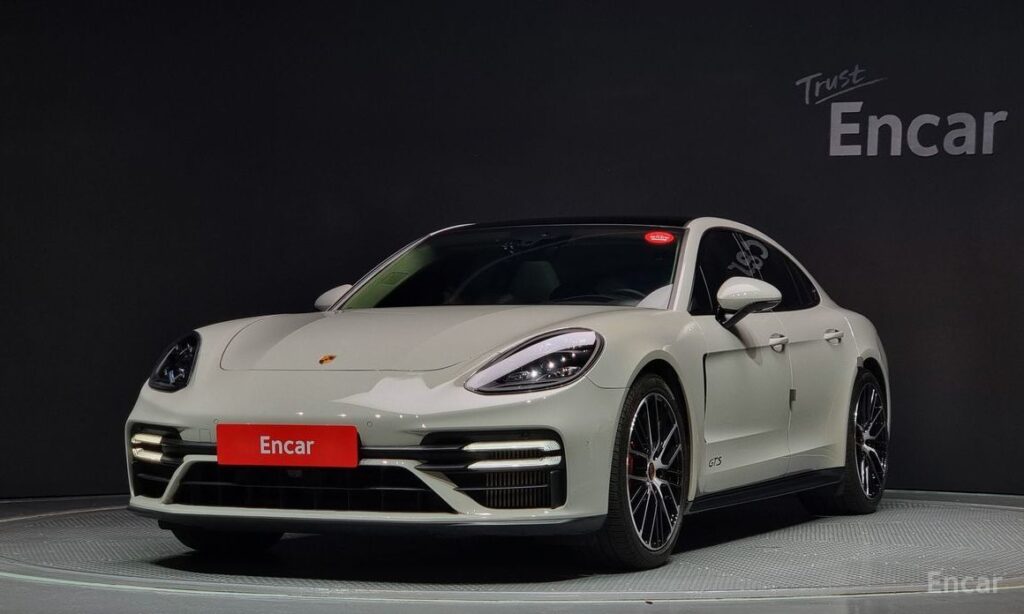 Porsche Panamera 2021