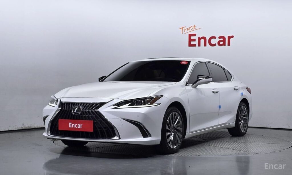 Lexus ES 2025