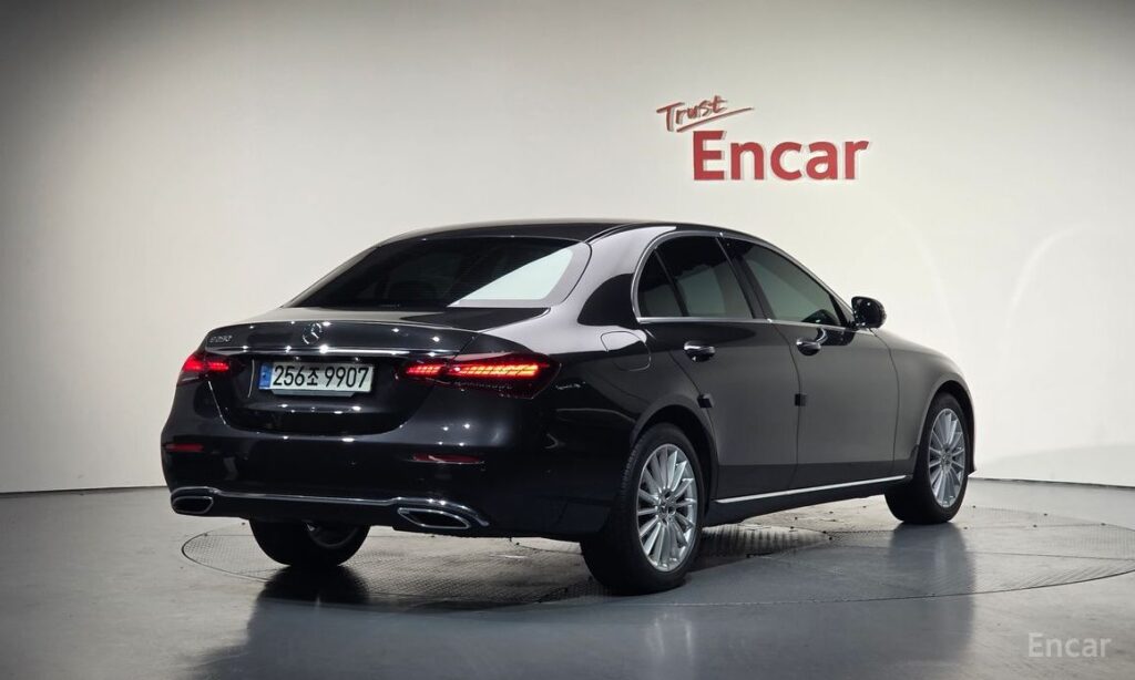 Mercedes-Benz E-Class 2022