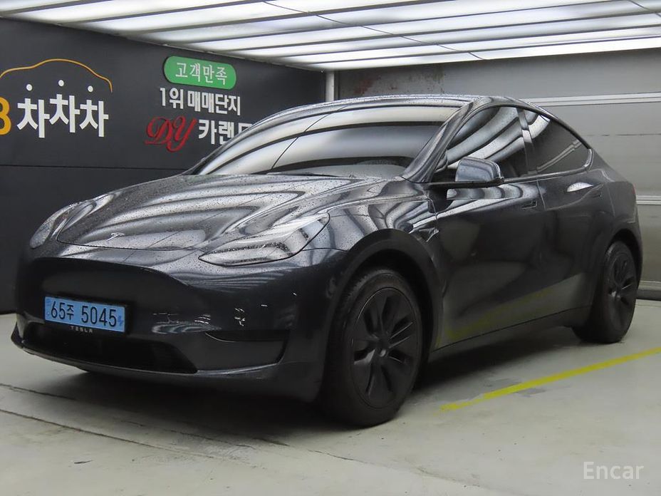 Tesla Model Y 2025