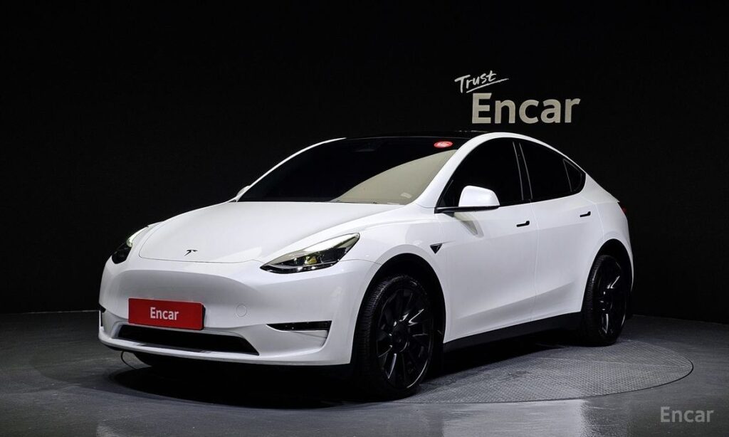 Tesla Model Y 2024