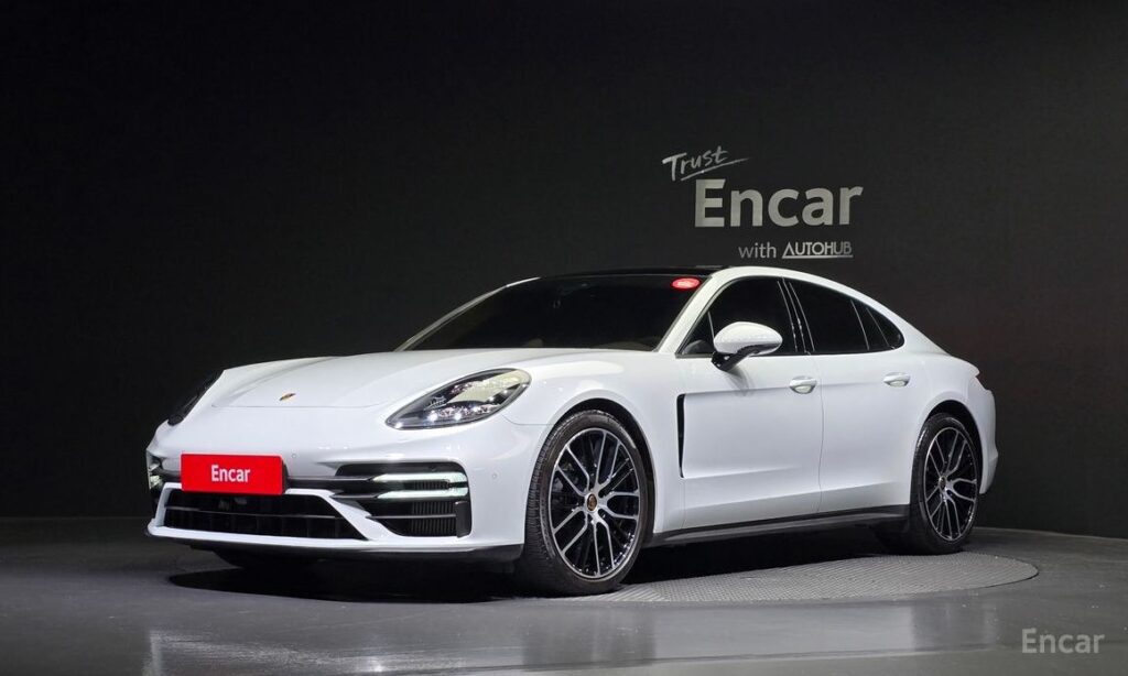 Porsche Panamera 2021