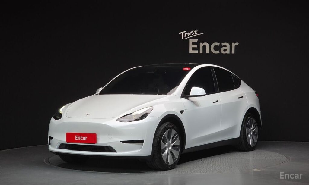 Tesla Model Y 2024
