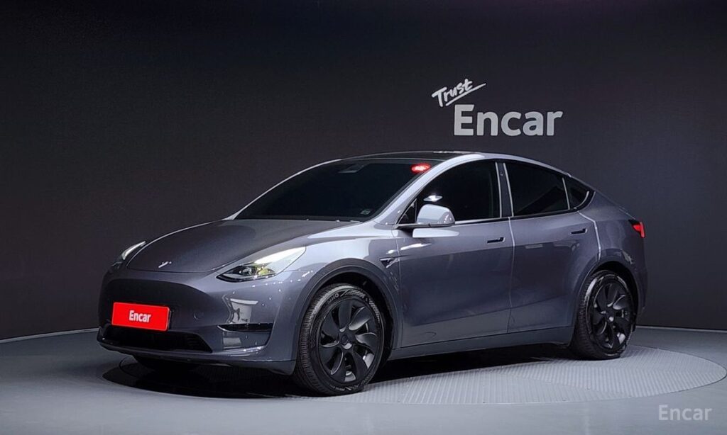 Tesla Model Y 2024