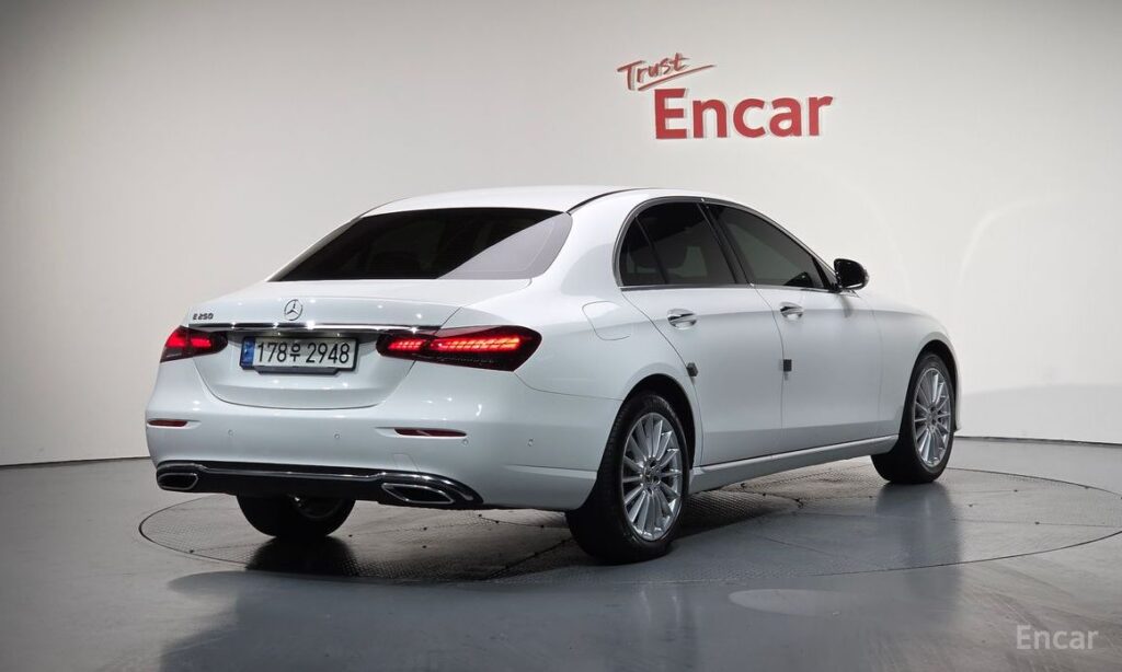 Mercedes-Benz E-Class 2021