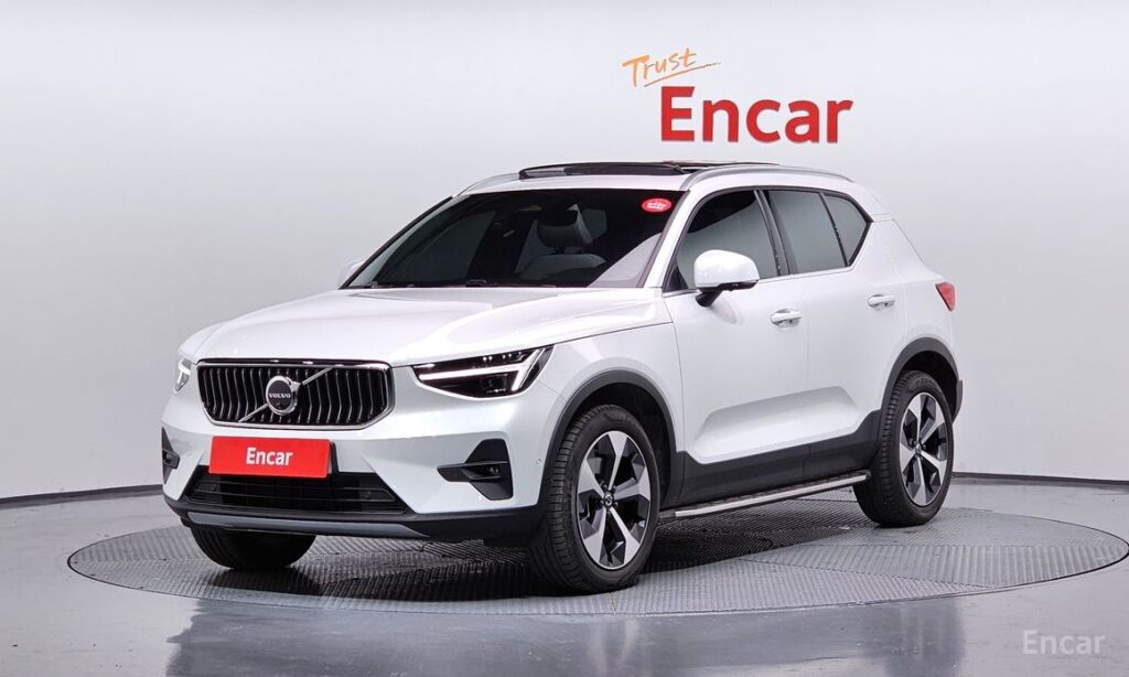Volvo XC40 2025