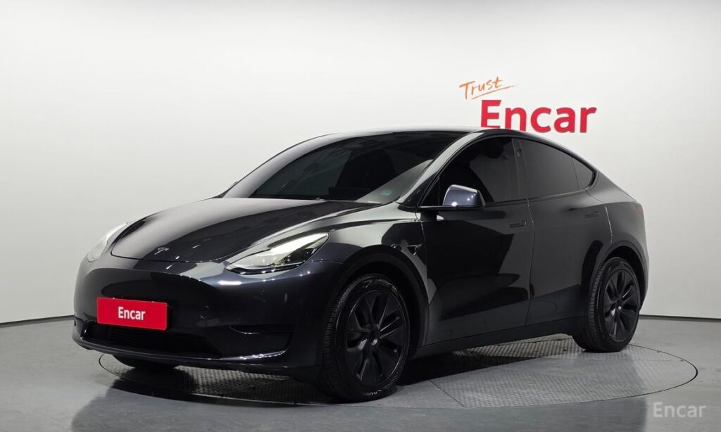 Tesla Model Y 2025