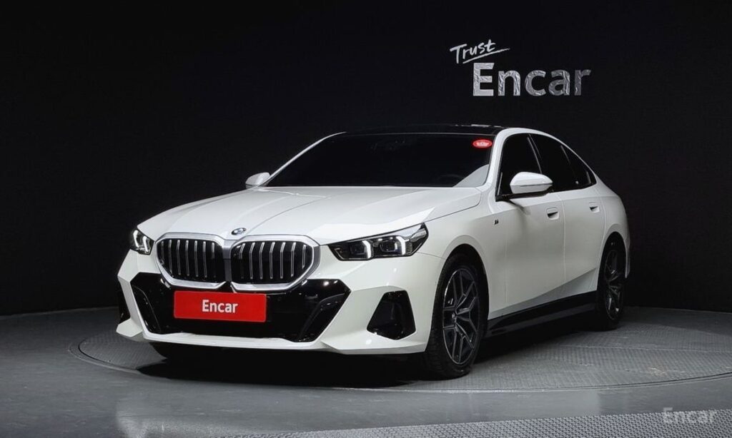 BMW 5-Series 2024
