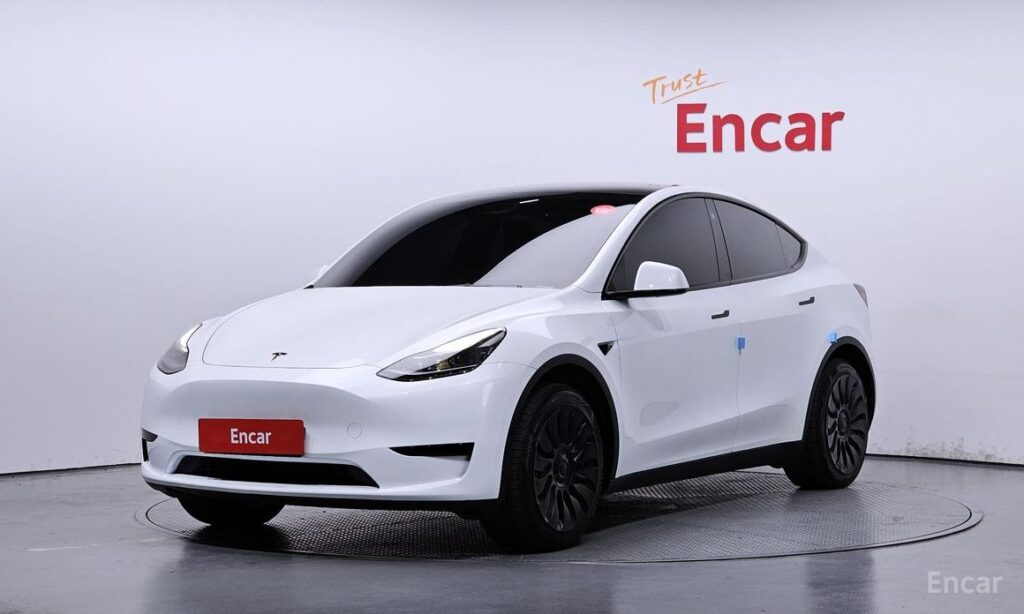 Tesla Model Y 2024