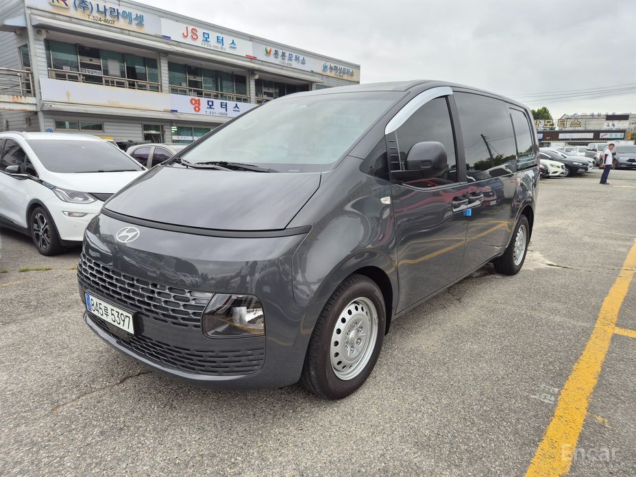 Hyundai Staria 2025