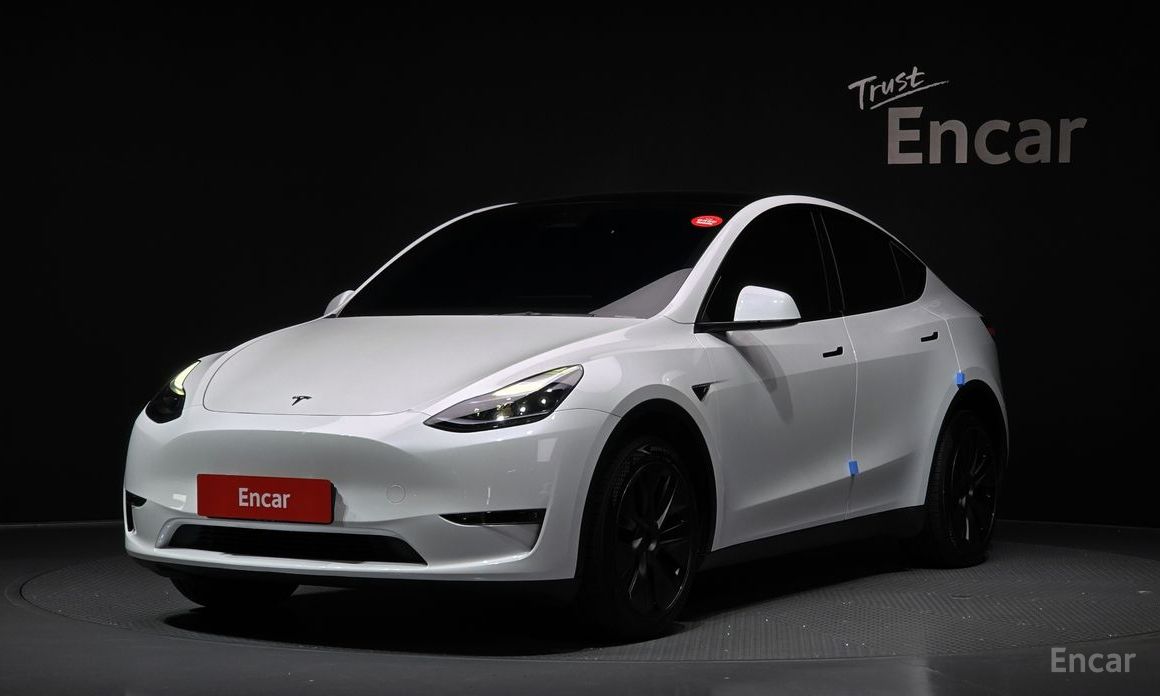 Tesla Model Y 2024