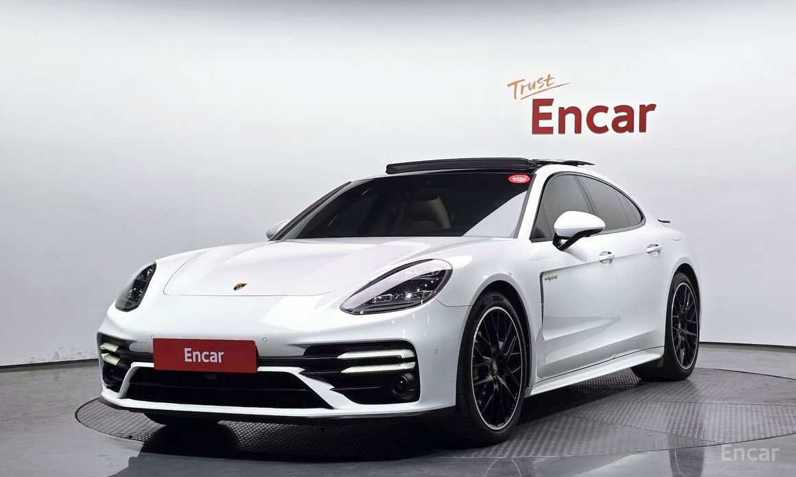 Porsche Panamera 2021