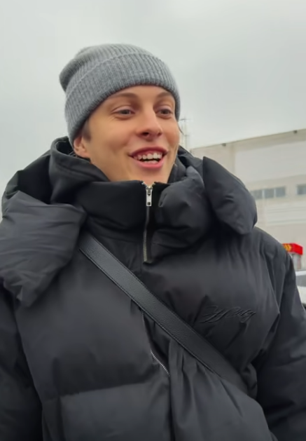 <b>Блогер Тоша Че</b>: Все отлично. На каждом шагу максимально, там помочь, тут подсказать и сейчас много вопросов, на все ответили. По коммуникации все идеально. Все супер. Спасибо большое!